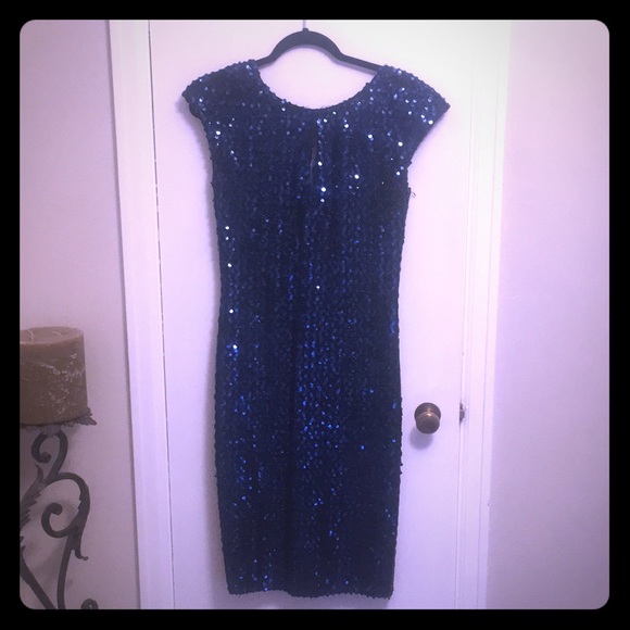 Dresses & Skirts - Blue sequined dress